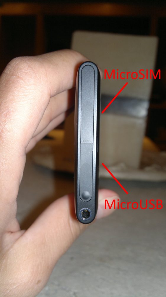 N9_topo Nokia n9 - review. Sempre que se fala em nokia, bate uma saudade daquele tempo em que a finlandesa tinha os celulares mais legais, ainda que o melhor de tudo fosse poder jogar snake. Me vem à cabeça também o tempo em que o n95 era estado-da-arte em termos de smartphone: câmera de 5mp, slider para cima e para baixo - evidenciando o teclado ou os comandos de música, quando não era obrigatório haver touchscreen -, câmera frontal, conectividade 3g, wi-fi, bluetooth... Porém, houve uma grande reviravolta no mercado de smartphones, novos aparelhos e sistemas operacionais surgiram, e a nokia ficou para trás com o symbian. Mas, com o excelente n9, acredito que ela mostra que está ressurgindo como peça importante neste mercado...