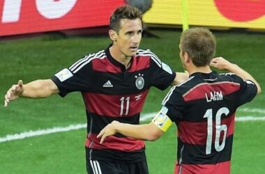 Jogadores alemaes comemoram gol contra o brasil