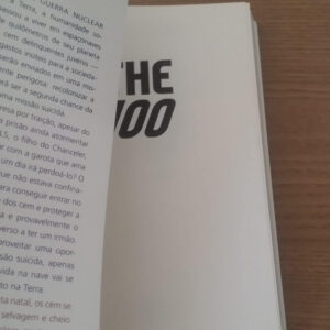 The 100: resenha do livro The 100 orelha