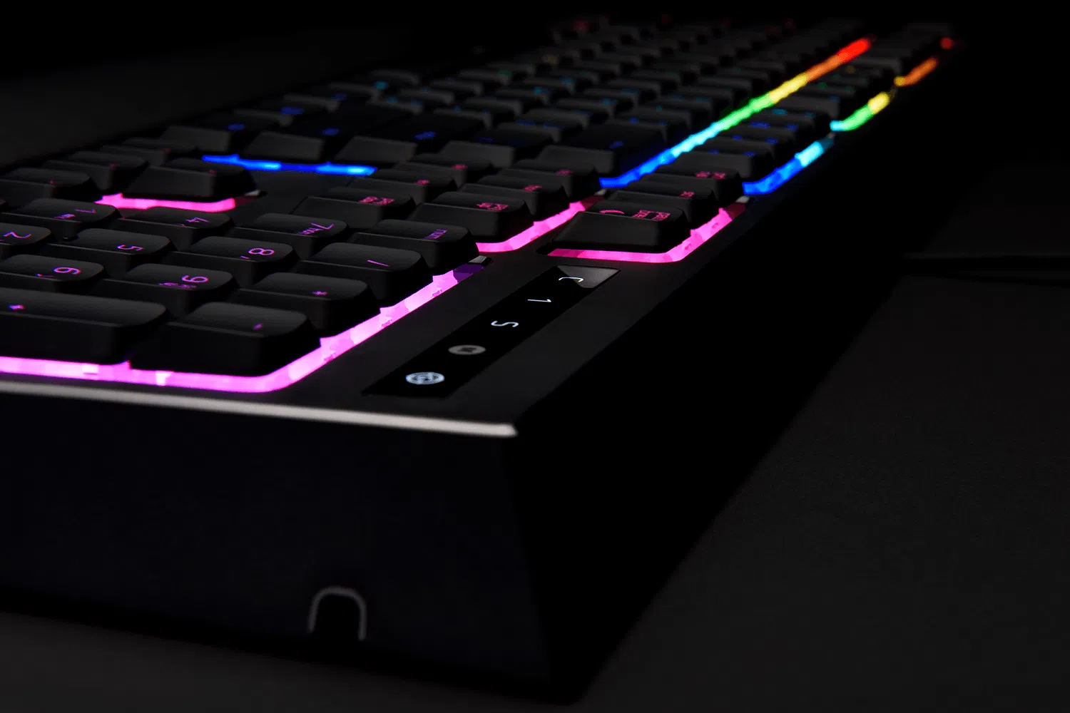 Ulasan: razer ornata chroma adalah keyboard semi-mekanis yang seharusnya berbiaya rendah Ulasan: razer ornata chroma adalah keyboard semi-mekanis yang seharusnya berbiaya rendah. Dengan pasar game yang menampilkan begitu banyak pilihan keyboard mekanis, apakah Razer Ornata Chroma menonjol?