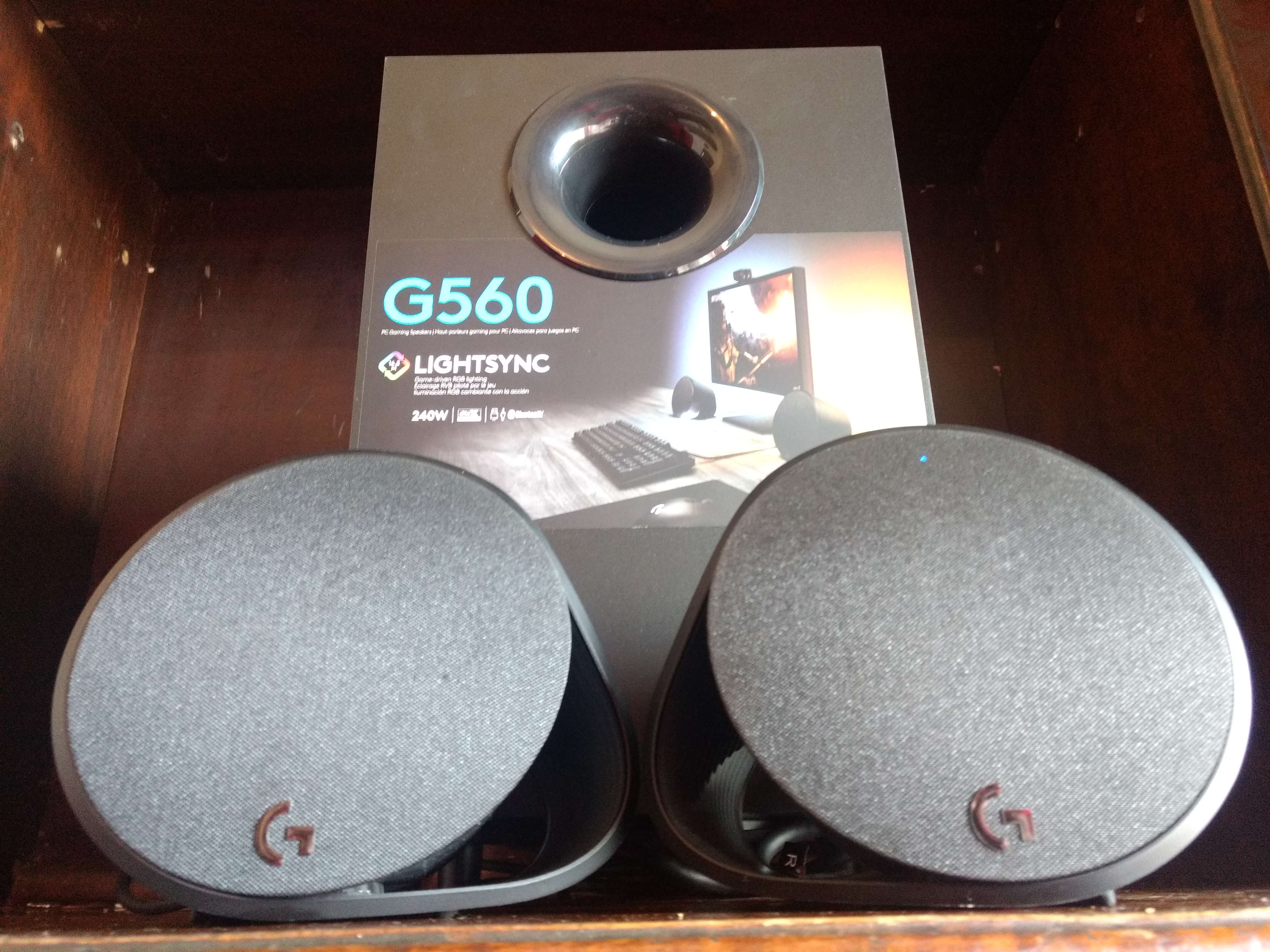 Review: logitech g560 entrega iluminação e áudio imersivos para jogos. Neste review analisamos os alto-falantes g560 da logitech que acaba de desembarcar no brasil. Será que vale a pena o investimento? Confira!