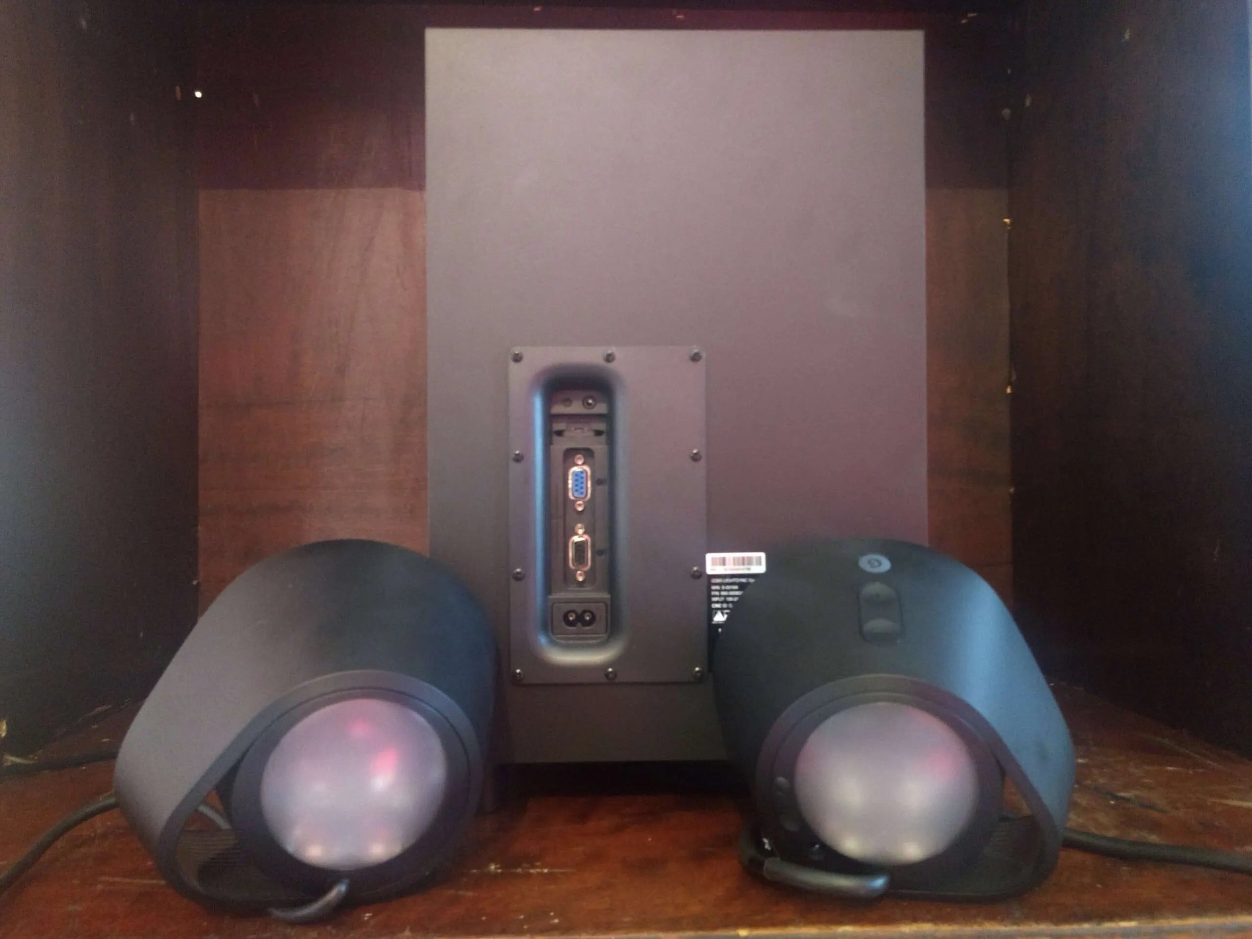 Review: Logitech G560 offre un éclairage et un son immersifs pour les jeux Review: Logitech G560 offre un éclairage et un son immersifs pour les jeux. Dans cette revue, nous analysons les haut-parleurs logitech g560 qui viennent d'atterrir au Brésil. Est-ce que ça vaut l'investissement ? Vérifier!