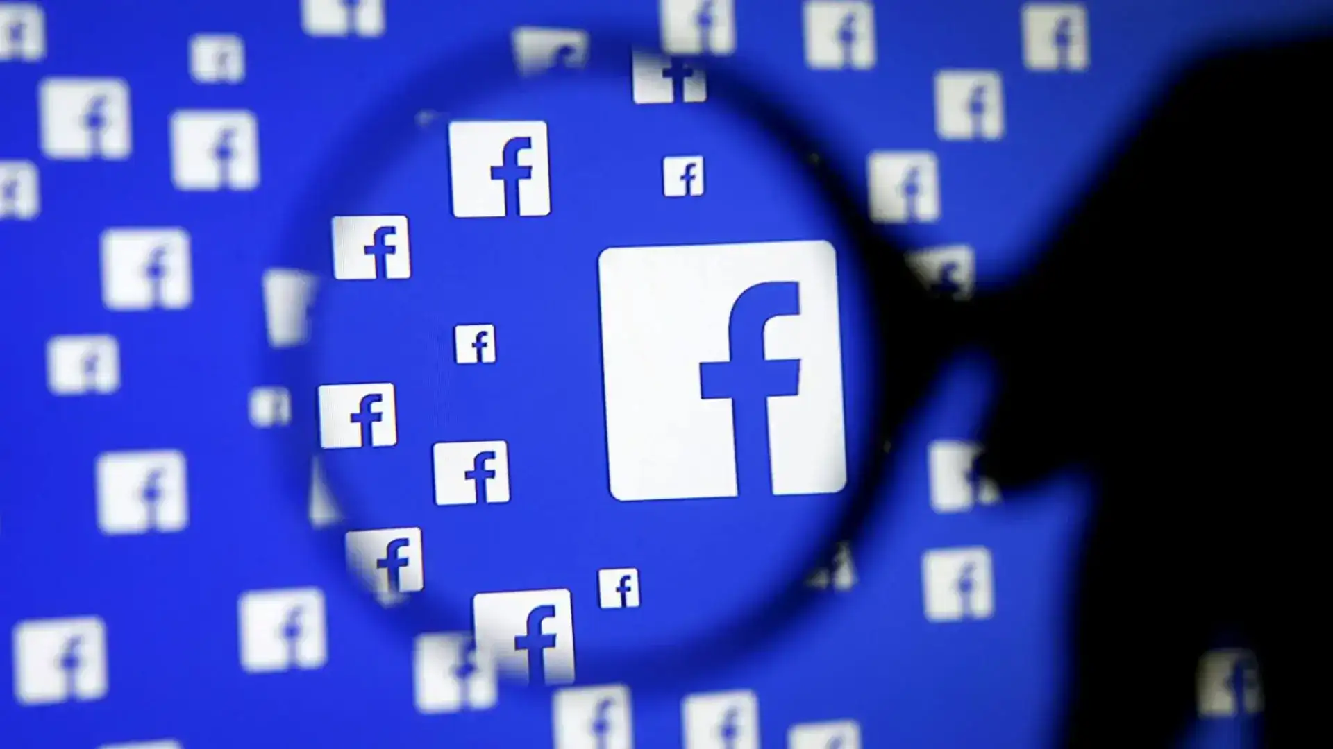 Facebook condamné à une amende de 2 millions pour avoir enfreint la loi sur la violation de données Facebook reçoit une amende.