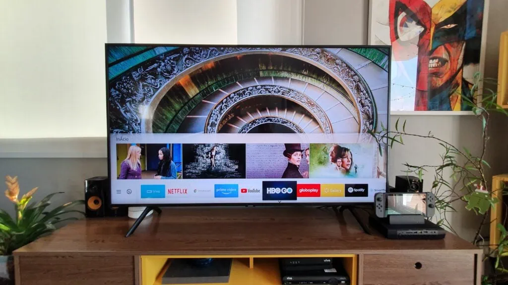 Review: samsung qled q60 4k smart tv brings full experience to your living room The design of the samsung qled q60 smart tv is very discreet, built in black plastic, and conveys robustness and sophistication