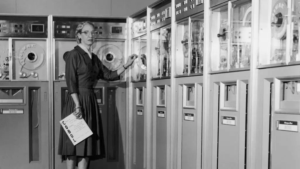 Datahistorie: 12 fakta om denne teknologiske enheten Grace hopper datamaskinhistorie