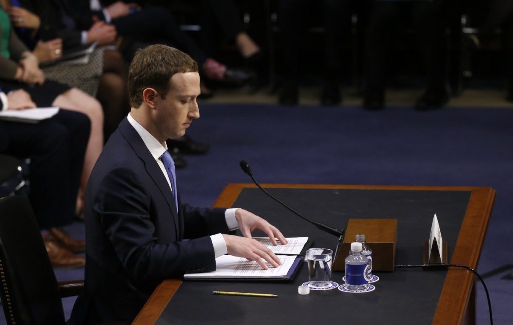 Privacidade hackeada irá abordar o escandalo que levou zuckerberg ao senado americano.
