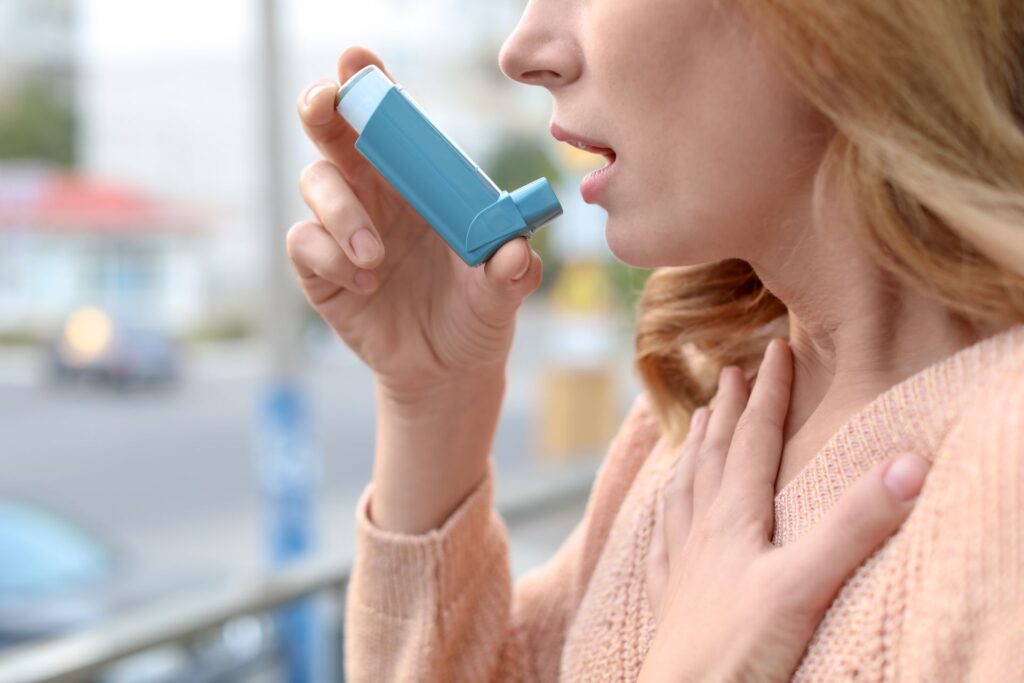 Se você é asmático, fumar aumenta os riscos da doença
