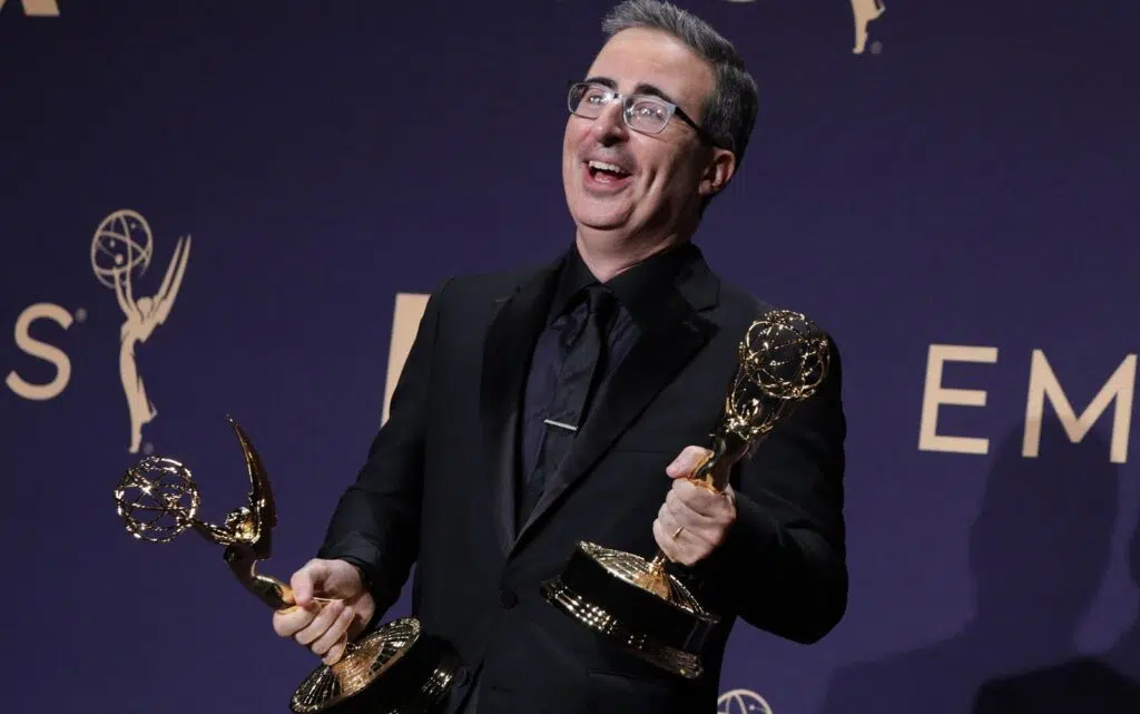 Emmy 2019: game of thrones e fleabag são favoritos da noite e ganham prêmios principais John oliver se torna favorito absoluto em sua categoria no emmy