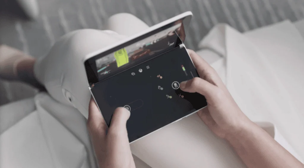 Microsoft inicia pré-venda do surface duo, o smartphone dobrável da empresa A segunda tela do surface duo pode ser usada como teclado ou controlador de games, além de haver a possibilidade em deixá-la em modo paisagem (sem uso)
