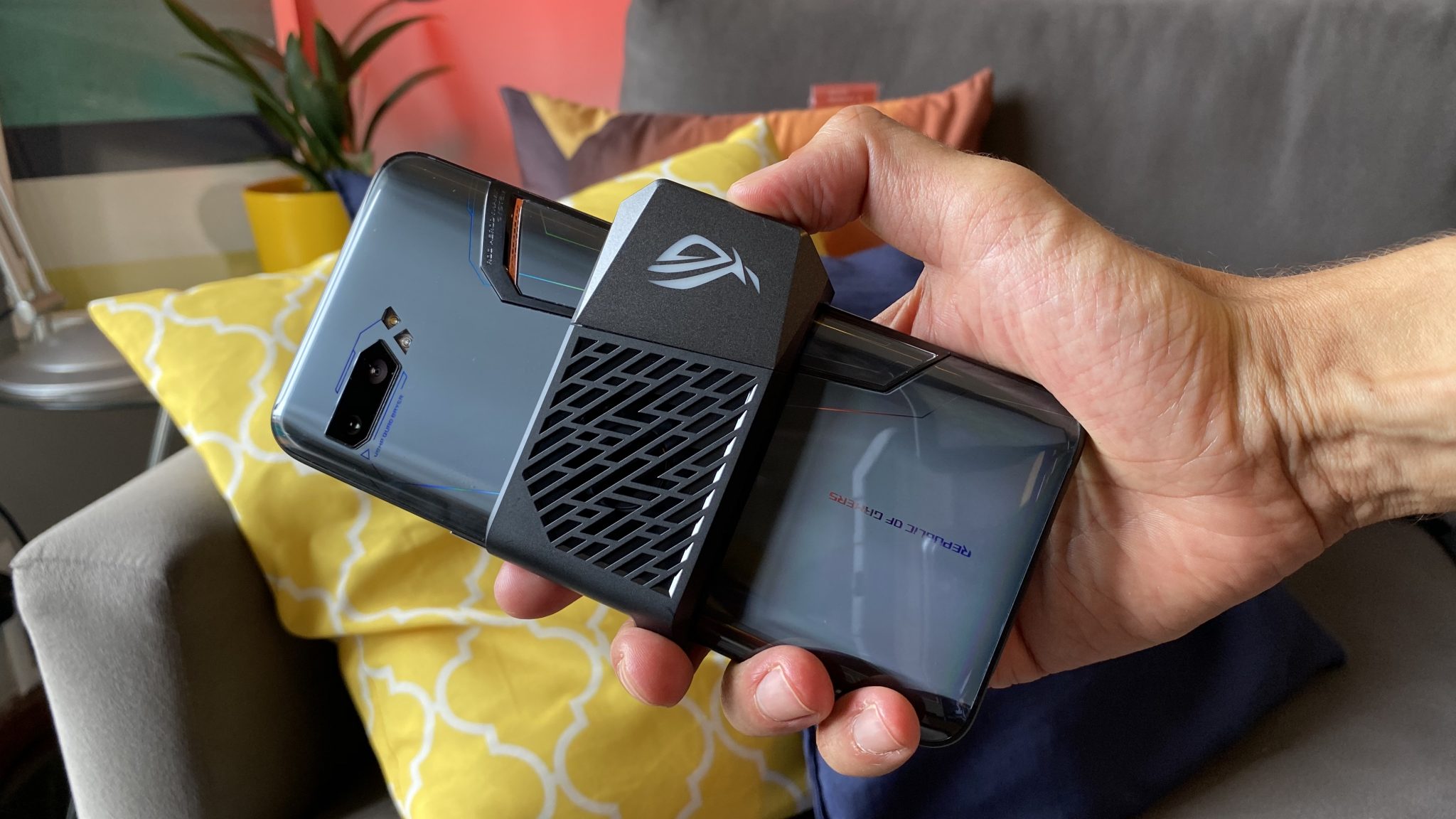 يعد ROG Phone 2 أكثر من مجرد هاتف ذكي رائع للاعبين 126