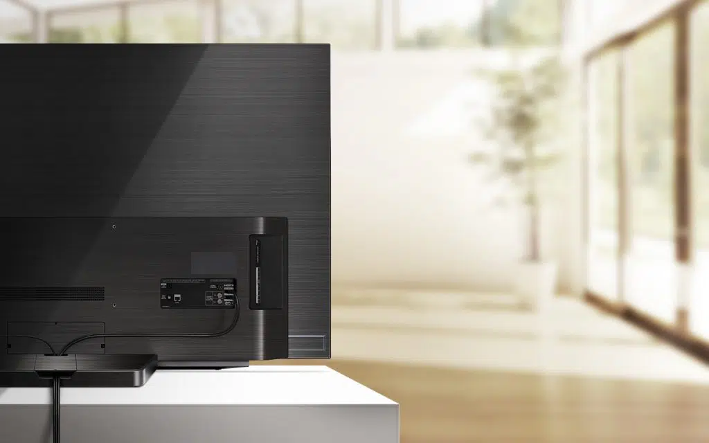 Review: lg oled c9, a smart tv 4k mais inteligente do mercado Organização dos cabos é muito organizada e de fácil acesso