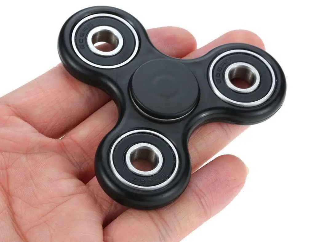 Só os nostálgicos: relembre os gadgets que marcaram a última década O spinner foi um dos gadgets "aleatórios" que marcou os anos 2010