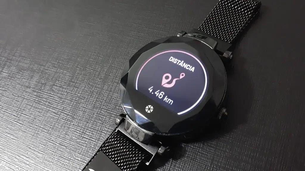 Review: atrio paris, um discreto, elegante e refinado relógio inteligente Atrio paris, relógio inteligente, mostrando distância percorrida (4,46 km)