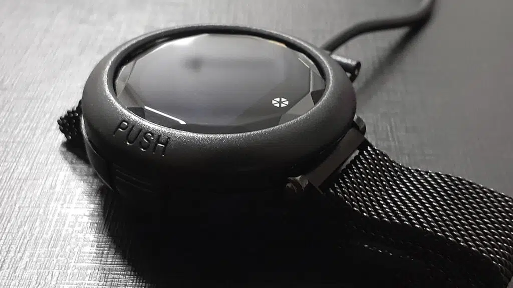 Review: atrio paris, um discreto, elegante e refinado relógio inteligente Review: atrio paris, um discreto, elegante e refinado relógio inteligente. Um pequeno smartwatch que vai combinar tanto com um traje noturno como um look digno de uma caminhada pela manhã? Este é o atrio paris