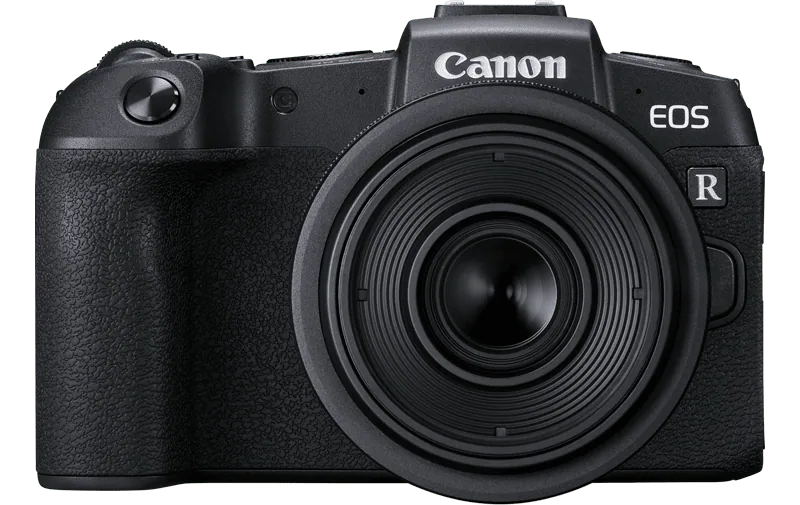 Listamos as 16 melhores câmeras fotográficas para você tirar fotos e gravar vídeos incríveis Canon eos rp em frente à um fundo branco
