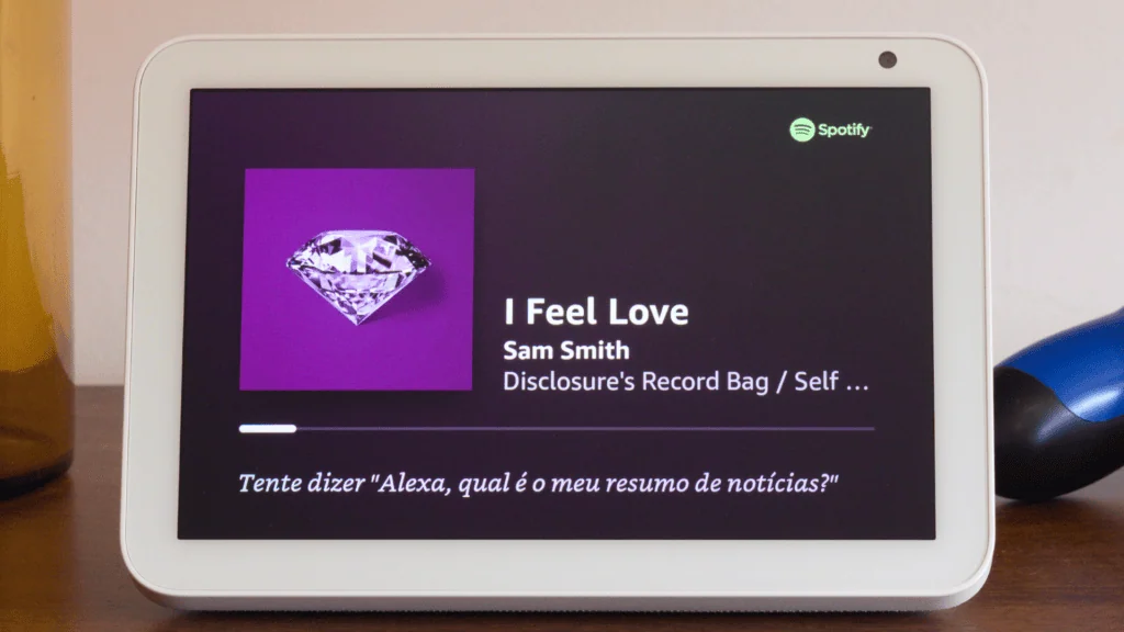 Review: amazon echo show 8 é uma tela inteligente com ótima qualidade de som Spotify tocando no echo show 8
