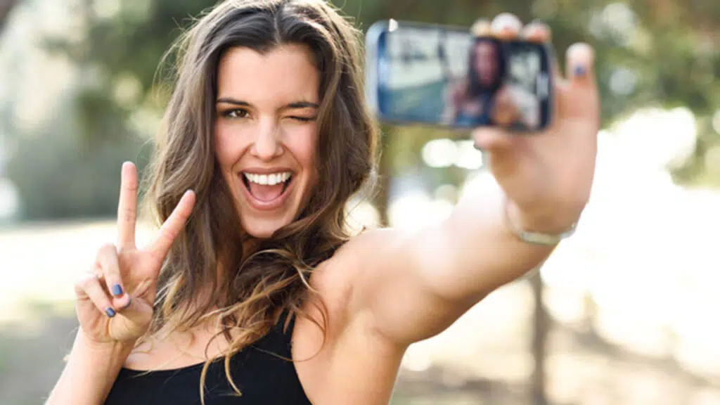 Z kuşağı Y kuşağı hakkında gerçekte ne düşünüyor? Z kuşağı Y kuşağının selfie'si
