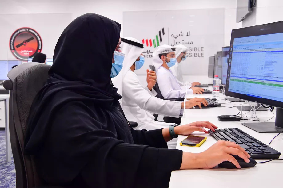 Emirados árabes unidos lança com sucesso a primeira sonda do país para marte
