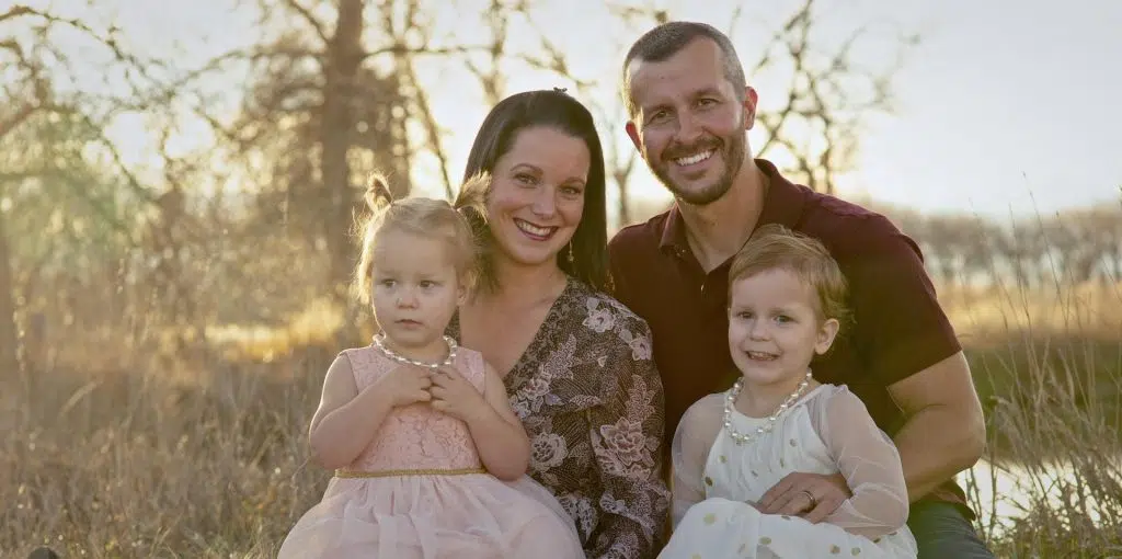 Novidades netflix em setembro: o diabo de cada dia, enola holmes e muito mais Cena do documentário 'cenas de um homicídio: uma família vizinha'