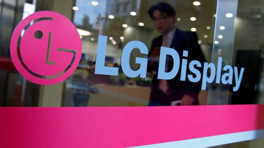 LG מחליפה חלונות במסכים שקופים ברכבת התחתית של סין חזית של צג LG