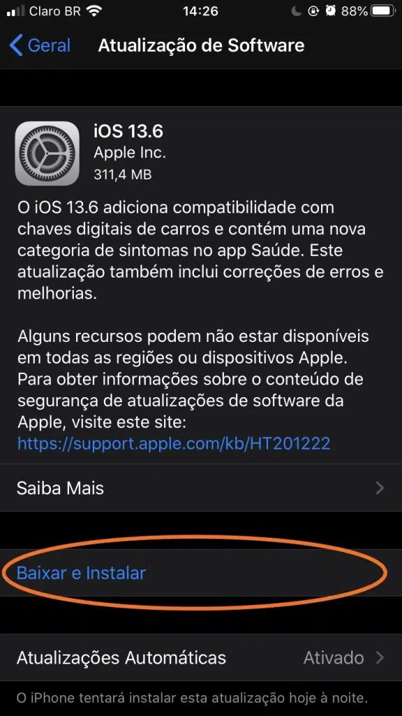 Proteção para iphone: como manter seu celular longe (e seguro) de hackers Tela do iphone em página de atualização de seu dispositivo