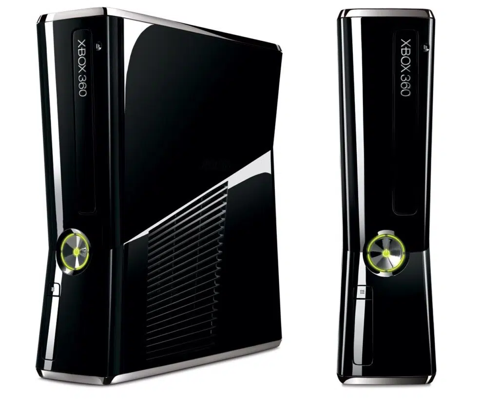 Utvecklingen av Xbox: Hur Microsoft-konsolen blev en jätte i spelbranschen Xbox slim bara konsolen framhävd av den vägrade svarta