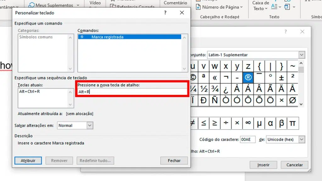 Explore os símbolos do google docs e do word de forma prática Janela personalizar teclado aberta. Nela, o campo pressione a nova tecla de atalho está preenchido com as teclas alt + r e contornado por linhas vermelhas. Ao fundo, a janela símbolos e parte de documento de word.