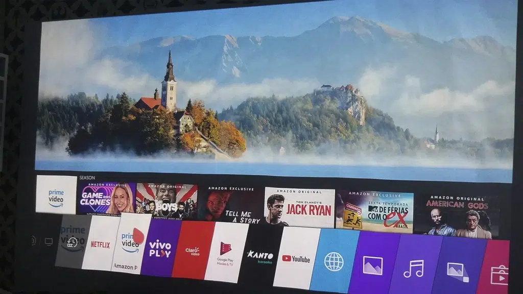 Review: projetor 4k lg cinebeam tv, o excelente substituto para a tela de cinema Review: projetor 4k lg cinebeam tv, o excelente substituto para a tela de cinema. Está com saudade de ver filmes nas telonas? O lg cinebeam tv vai te ajudar a preencher esse vazio, além de levantar o questionamento: um projetor pode ser melhor que uma smart tv?