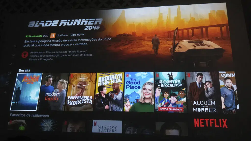 Review: projetor 4k lg cinebeam tv, o excelente substituto para a tela de cinema Review: projetor 4k lg cinebeam tv, o excelente substituto para a tela de cinema. Está com saudade de ver filmes nas telonas? O lg cinebeam tv vai te ajudar a preencher esse vazio, além de levantar o questionamento: um projetor pode ser melhor que uma smart tv?