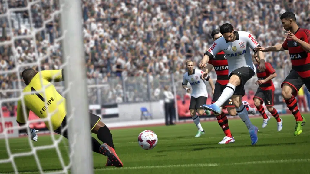Os 10 maiores processos jurídicos no mundo dos games Cena de fifa 14 onde um jogador do corinthians está prestes a marcar um gol contra o flamengo