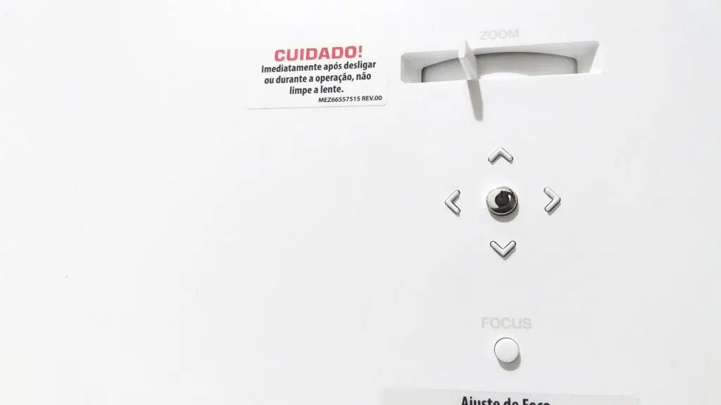 Review: projetor 4k lg cinebeam tv, o excelente substituto para a tela de cinema Review: projetor 4k lg cinebeam tv, o excelente substituto para a tela de cinema. Está com saudade de ver filmes nas telonas? O lg cinebeam tv vai te ajudar a preencher esse vazio, além de levantar o questionamento: um projetor pode ser melhor que uma smart tv?