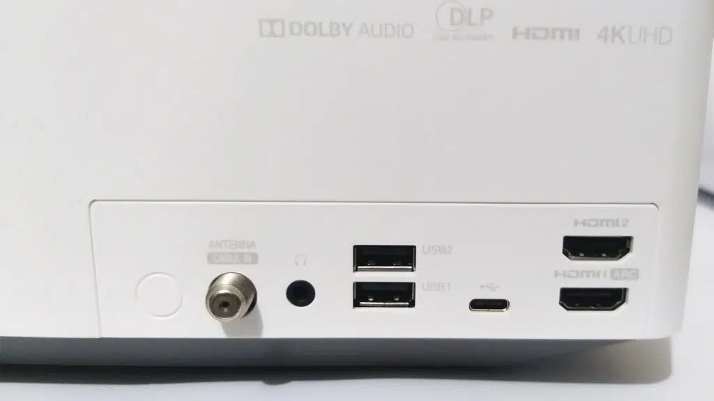 Review: projetor 4k lg cinebeam tv, o excelente substituto para a tela de cinema Review: projetor 4k lg cinebeam tv, o excelente substituto para a tela de cinema. Está com saudade de ver filmes nas telonas? O lg cinebeam tv vai te ajudar a preencher esse vazio, além de levantar o questionamento: um projetor pode ser melhor que uma smart tv?