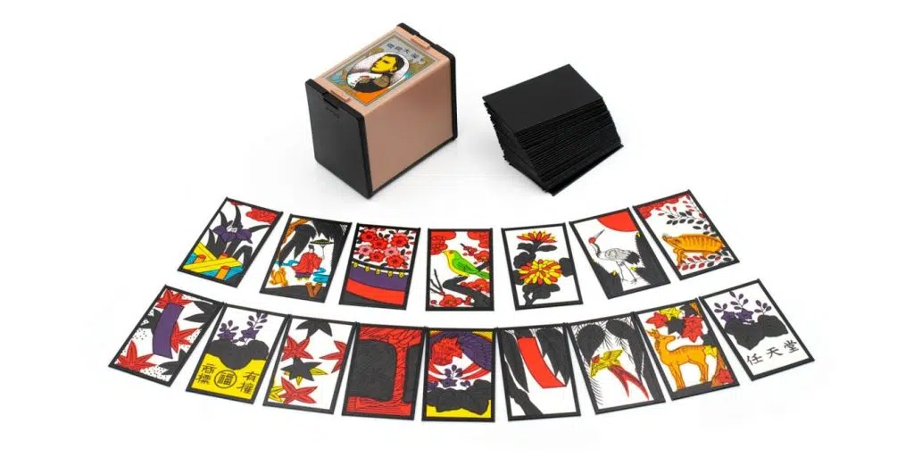 A história da nintendo: de baralhos aos consoles caseiros Um dos inúmeros modelos diferentes de cartas de hanafuda.