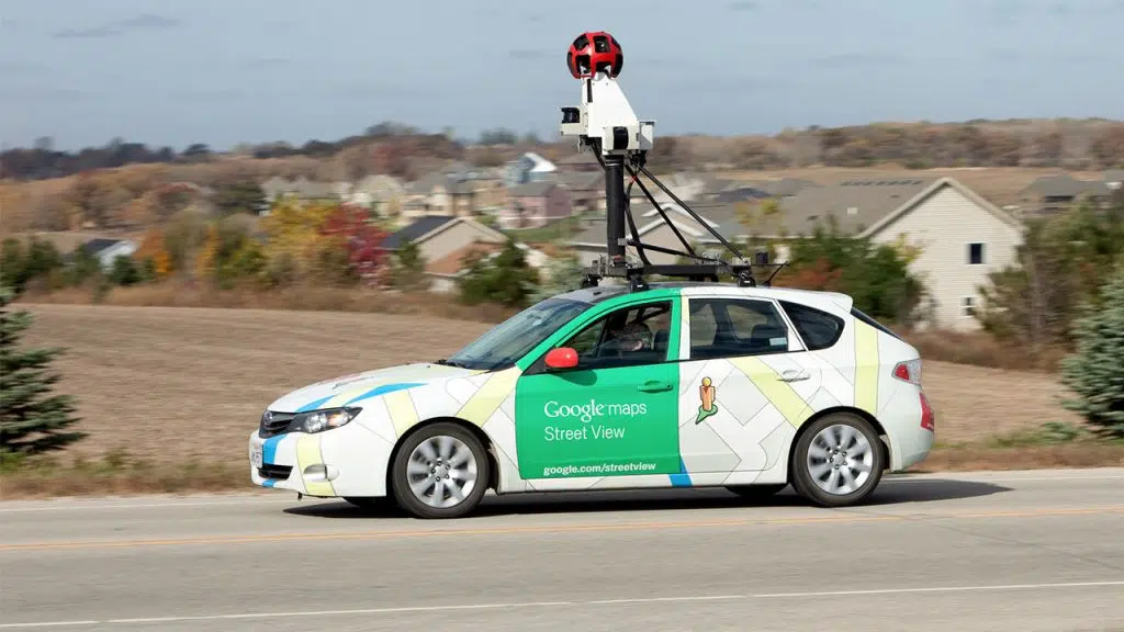 Agora você pode tirar fotos para o street view com o celular Foto do carro do street view