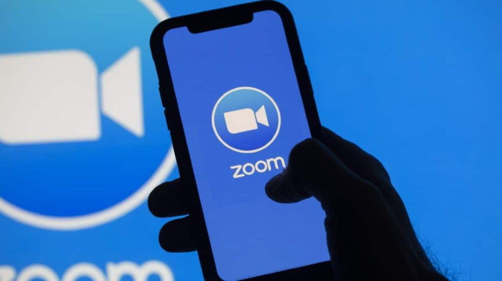 O zoom foi adotado por diversas faculdades e escolas no mundo inteiro como o principal aplicativo de reposição de aulas.