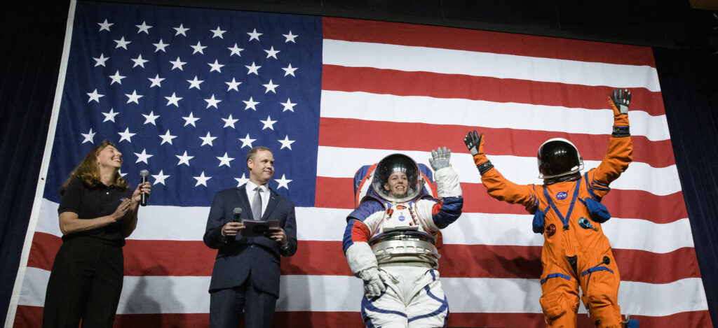 Em outubro de 2019, a nasa apresentou as melhorias nos trajes espaciais que serão utilizados no programa artemis