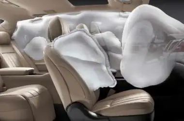 Carro com sistema de airbag