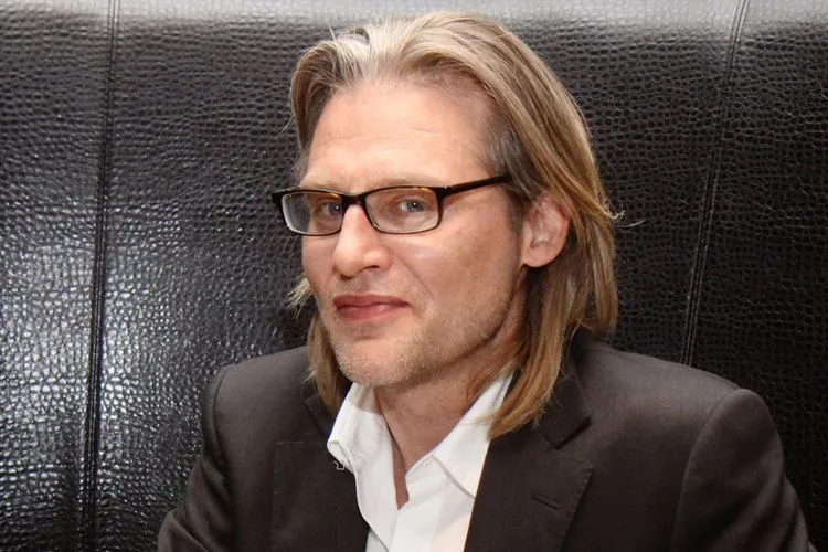 Lernen Sie 70 Filme kennen, die Netflix 2021 veröffentlichen wird Andreas Dominik