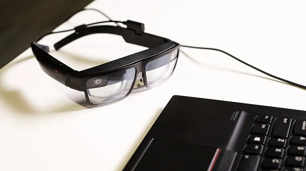 Ces 2021: óculos inteligente lenovo thinkreality a3 leva realidade aumentada para as empresas. Voltado para uso comercial, o lenovo thinkreality a3 é bastante leve e tem como destaque principal o uso fácil em ambiente de trabalho – seja conectado ao pc ou celular