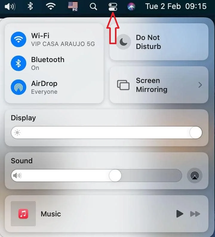 Cómo conectar su computadora portátil a un monitor Captura de pantalla de un macbook; muestra el icono para duplicar la pantalla.