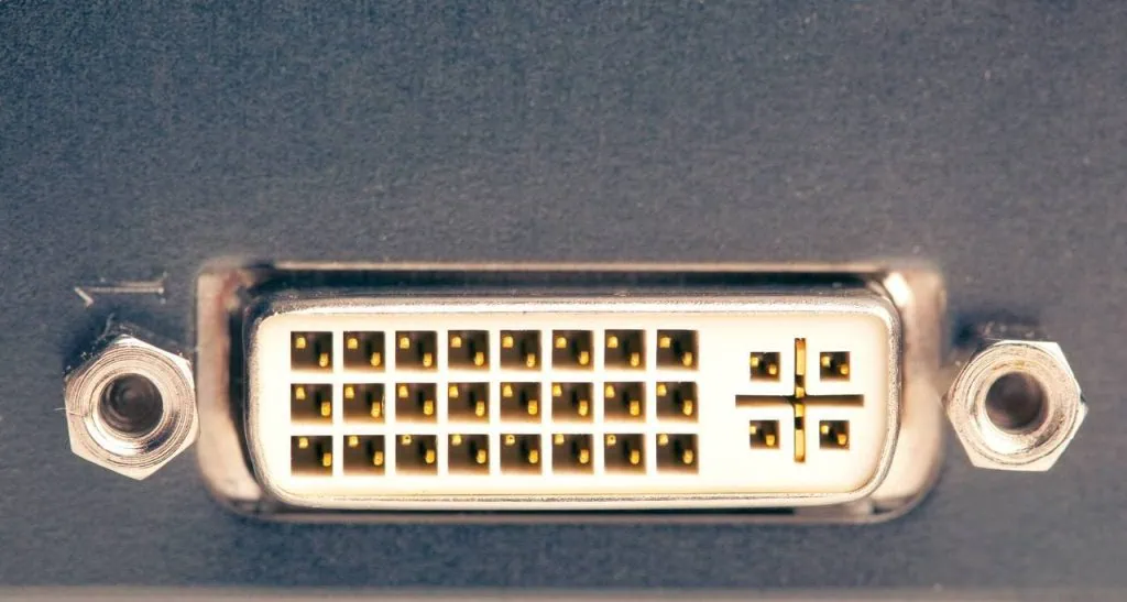 Cómo conectar su computadora portátil a un monitor Una entrada dvi.
