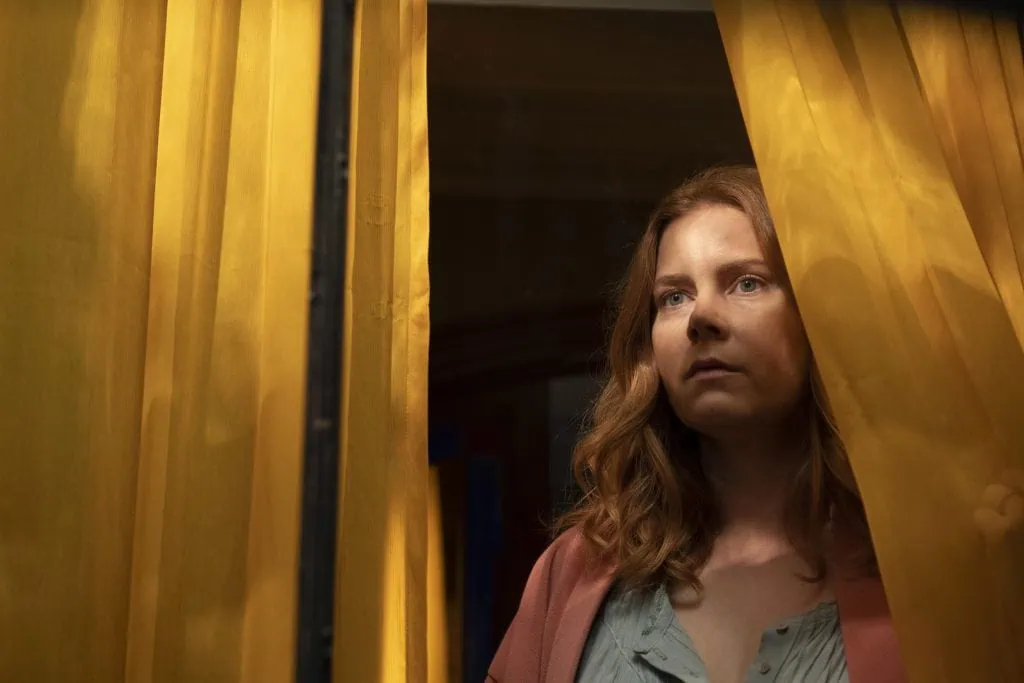 Lernen Sie 70 Filme kennen, die Netflix 2021 veröffentlichen wird Die Frau im Fenster
