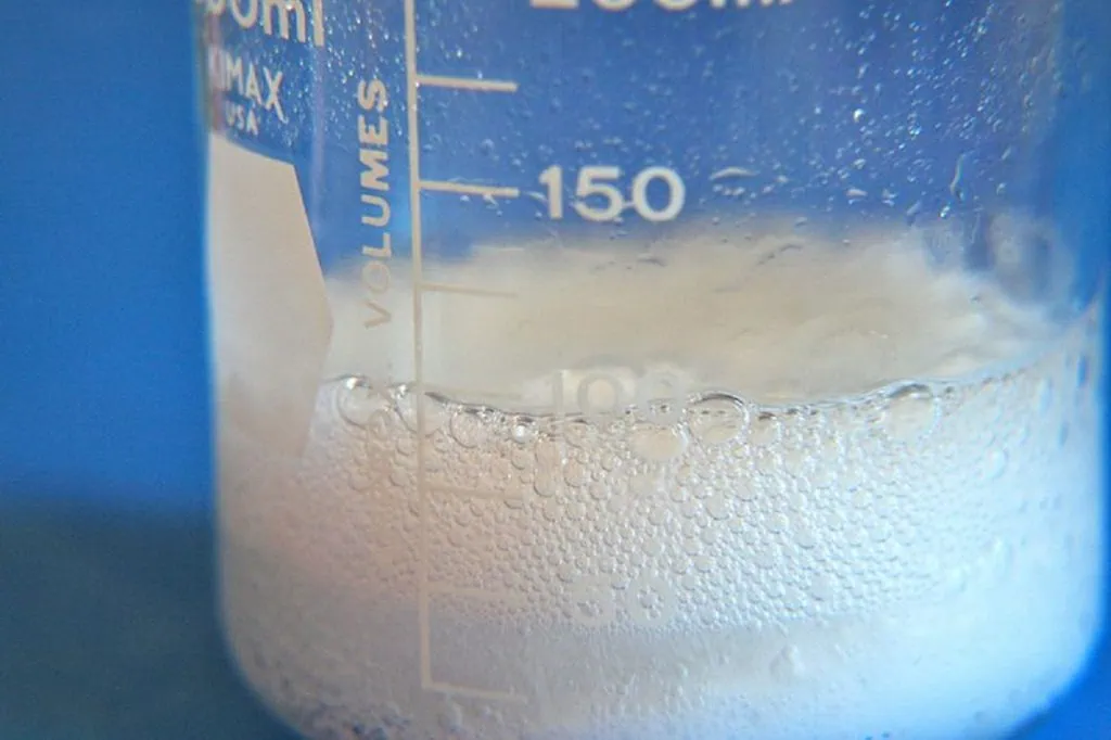 Como limpar capinha de celular transparente Bicarbonato de sódio pode ser usado para limpar capa de celular