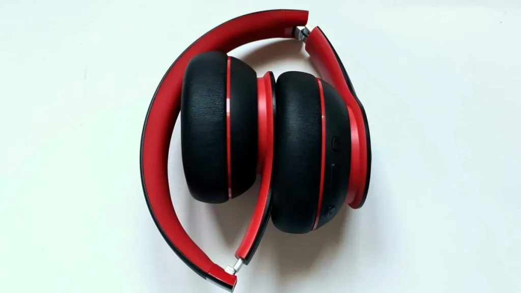 Testbericht: Soundcore Life Q10, ein Kopfhörer mit toller Akkulaufzeit und guter Qualität Der soundcore life q10 ist zusammengeklappt und bereit für die Aufbewahrung.