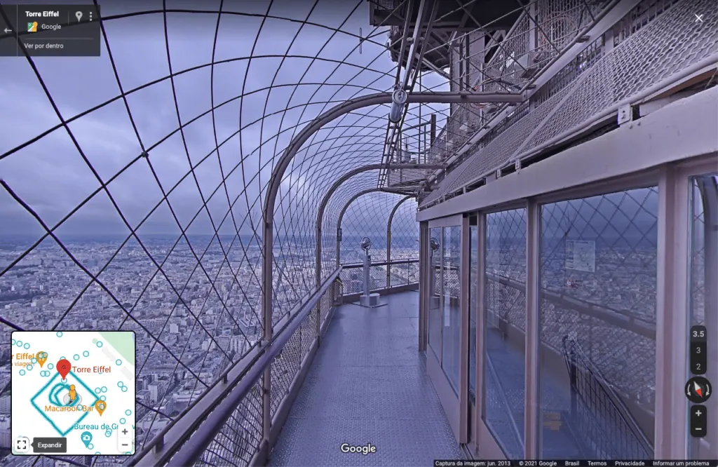 21 dicas e truques para google maps Captura de tela do google maps em computador com street view aberto na torre eiffel. No canto inferior esquerdo, o mapa dentro de um retângulo e a opção expandir em destaque.