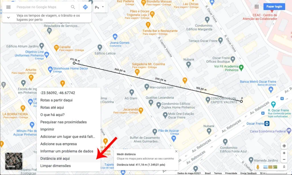 21 dicas e truques para google maps Captura de tela de mapa da cidade de são paulo no google maps. Uma linha preta parecendo uma régua graduada com pontos indicando distâncias em metros. Na extremidade dela, há dois pontos brancos com contorno em preto. Um menu é exibido sobre um terceiro ponto com uma seta vermelha indicando para a opção distância até aqui.