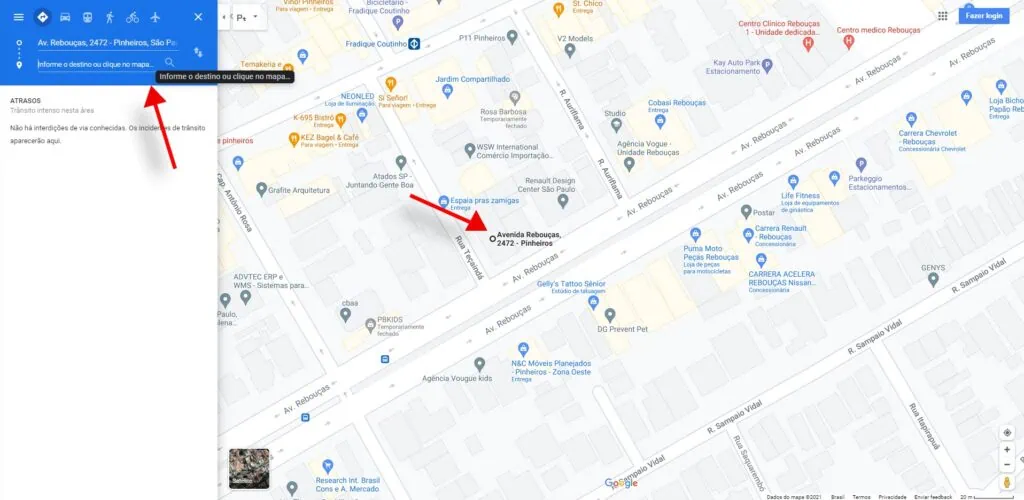 21 dicas e truques para google maps Captura de tela do mapa com a av. Rebouças em destaque. Sobre o endereço av. Rebouças, 2472, uma seta vermelha. Perto da caixa azul para inserir os pontos de chegada e partida, uma seta vermelha perto do campo de ponto de chegada em branco. O ponto de partida está preenchido com o endereço av. Rebouças, 2472