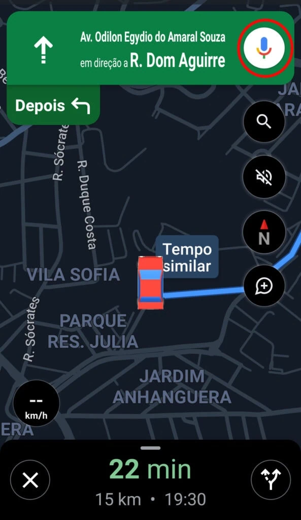 21 dicas e truques para google maps Captura de tela do aplicativo google maps com uma rota traçada entre dois pontos em mapa da cidade de são paulo. Em destaque no canto superior direito, contornado por um círculo vermelho, o ícone de um microfone.