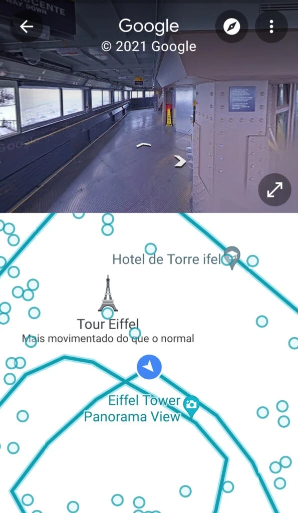 21 dicas e truques para google maps Captura de tela do aplicativo google maps com street view da torre eiffel com duas setas na parte superior. Na parte inferior, o mapa da torre eiffel com linhas em azul petróleo e um ícone azul índigo sobre uma das linhas.