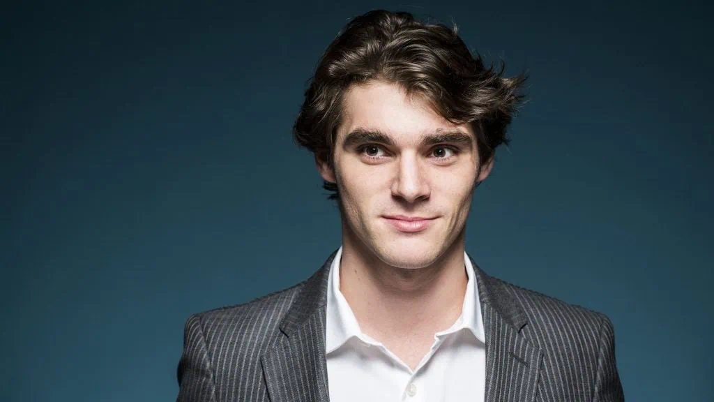Kiera Allens atemberaubende Leistung in Escape RJ Mitte
